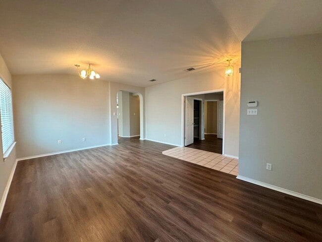 Building Photo - 1508 Highland Dr