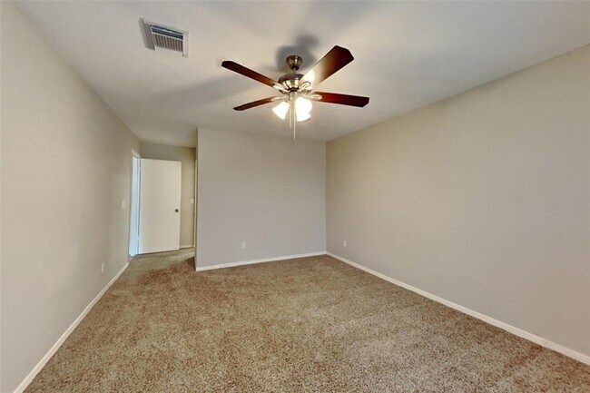 Building Photo - 9202 Wallingham Dr