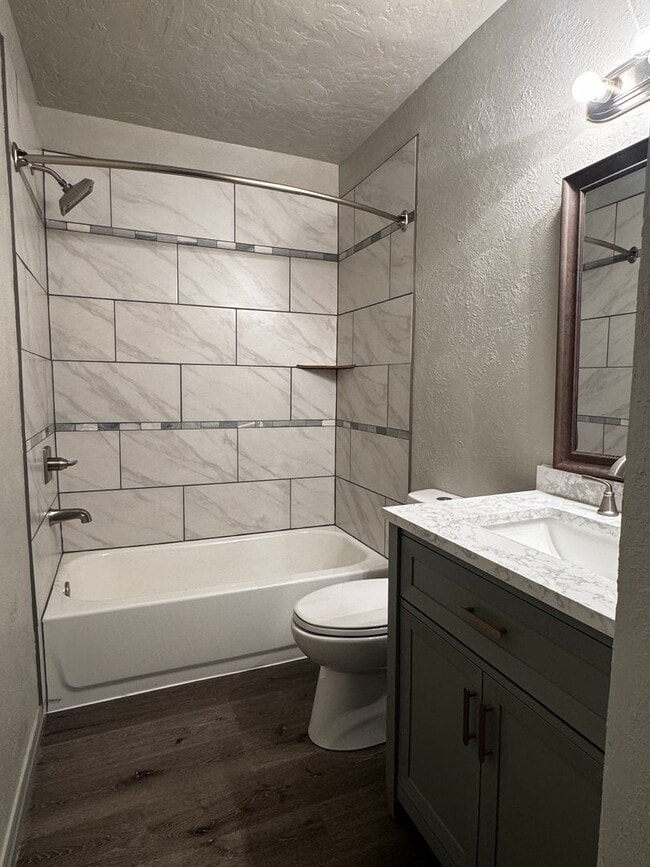 Building Photo - 505 Oak