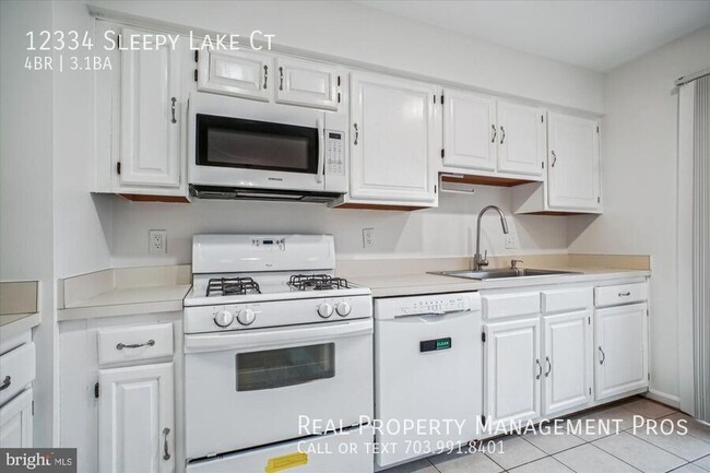 Building Photo - 12334 Sleepy Lake Ct