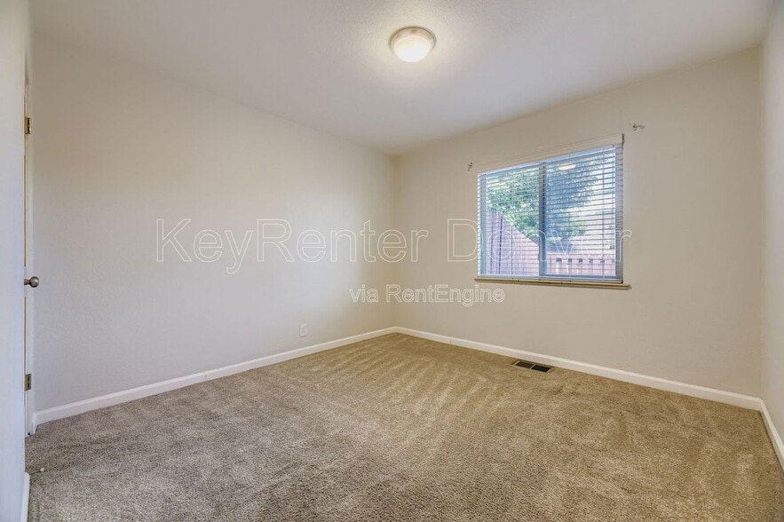 Building Photo - 2424 W 35th Ave