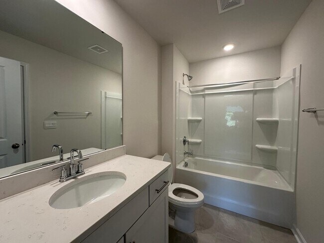 Building Photo - 1260 Scarlet Firethorne Ave