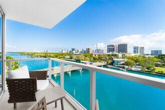 Building Photo - 9521 E Bay Harbor Dr