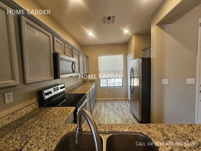 Building Photo - 39746 N Cross Timbers Way