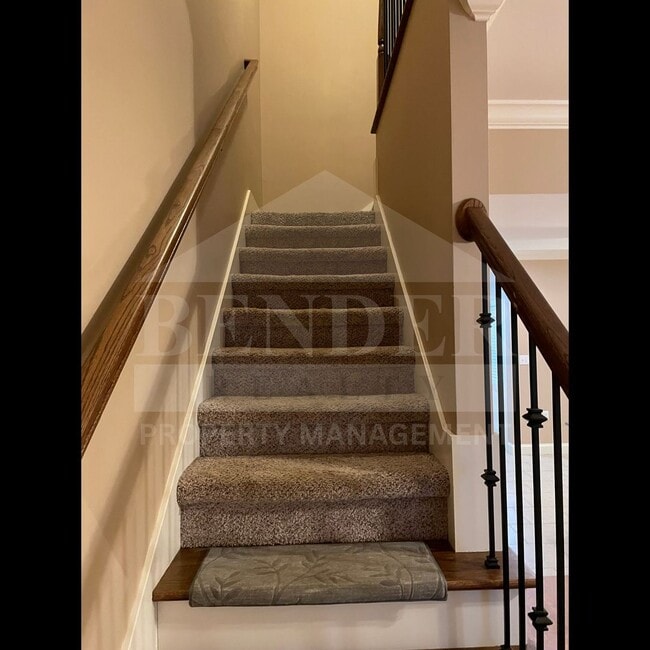 Building Photo - BEAUTIFUL TOWNHOME IN THE CITY