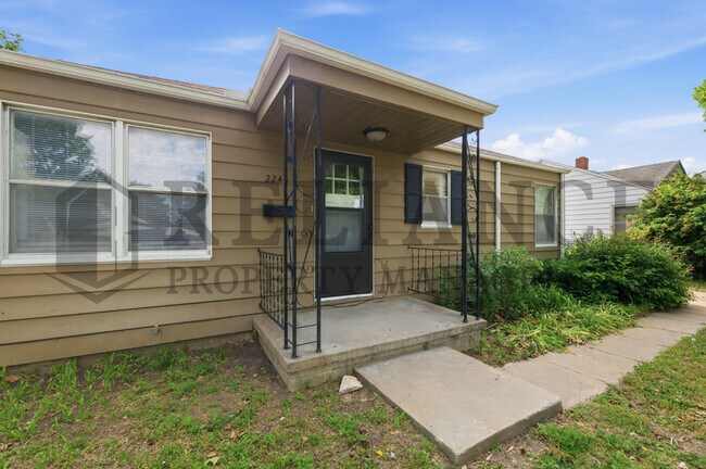 Building Photo - 2242 S Laura St