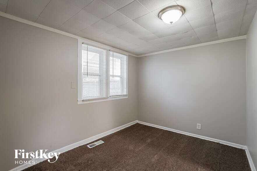 Building Photo - 113 N Metropolitan Ave