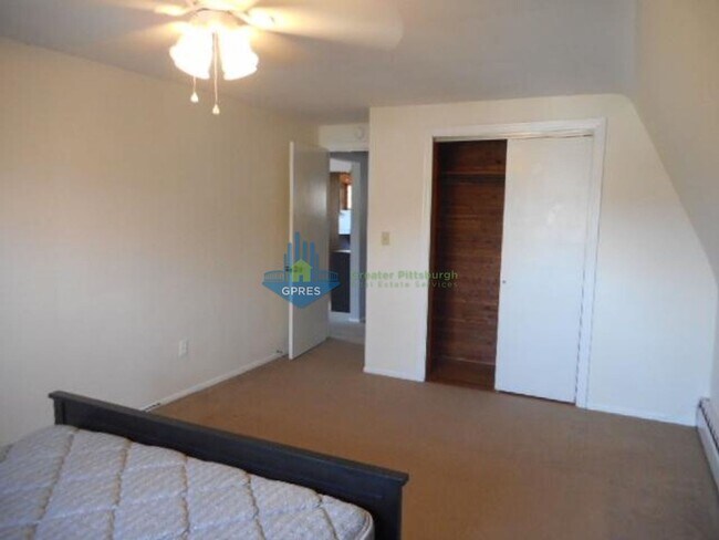 Building Photo - 2-bedroom 1st floor apartment for rent in Oakmont