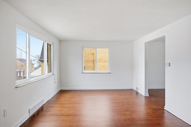 Building Photo - Newly renovated 3 bedroom all brick home in North Braddock!