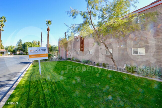 Building Photo - 45 E Lexington Ave