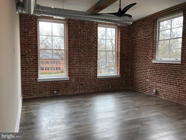Building Photo - 48 N Broad St