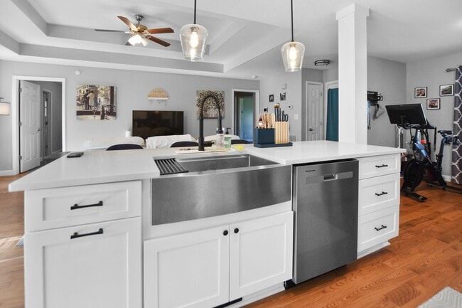 Building Photo - Pet Friendly Three Bedroom with Bonus!