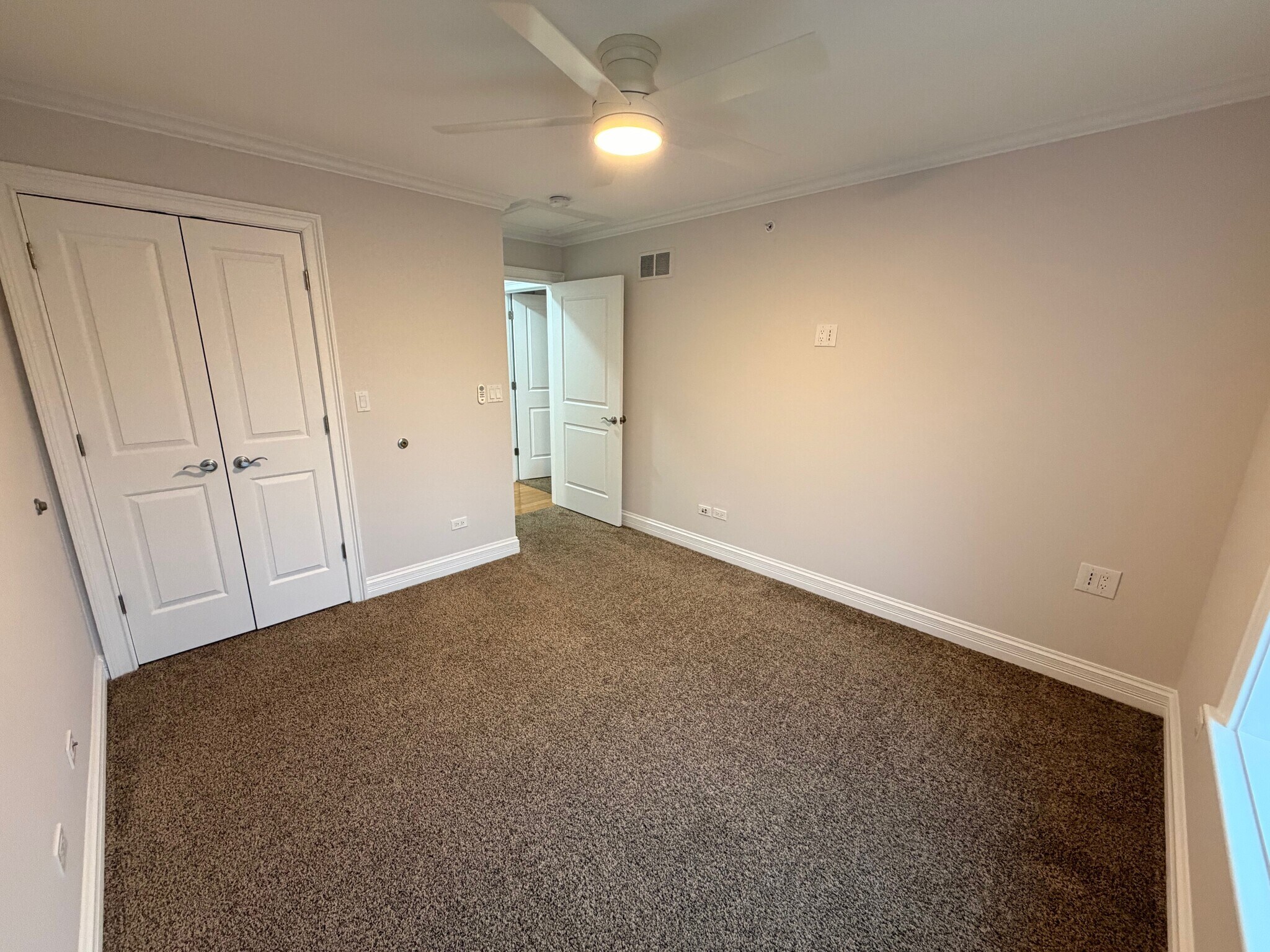 Building Photo - 122 S Evergreen Ave