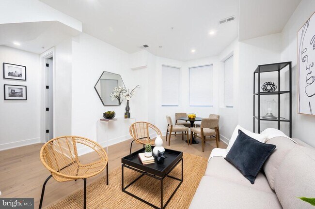 Building Photo - 1316 8th St NW