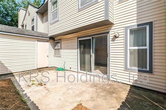 Building Photo - 819 Zircon Ct