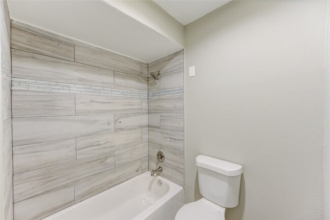 Building Photo - 5054 Pine Cliff Dr