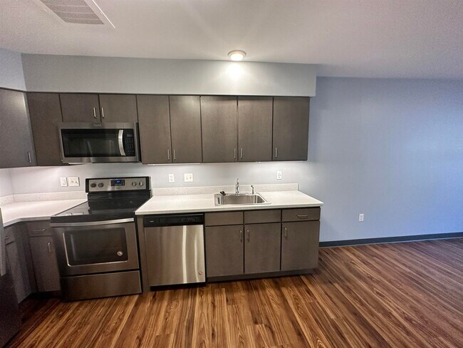 Building Photo - 52 E Ridge Dr