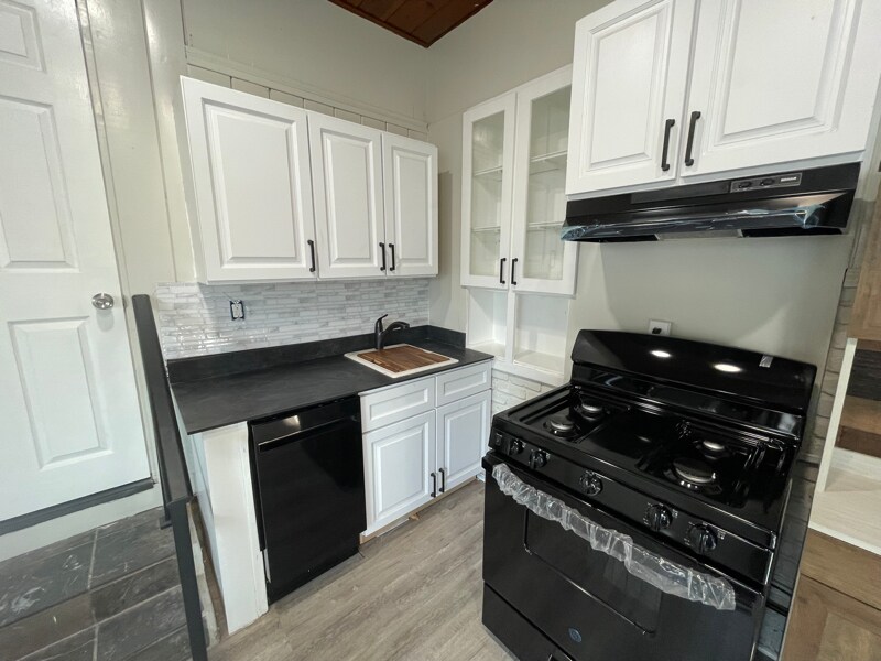 Building Photo - 13712 Saranac Dr