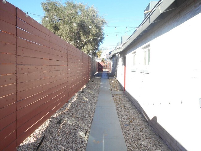 Building Photo - Charming Fully Remodeled Bungalow in Downtown Las Vegas