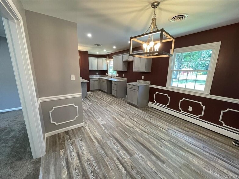 Building Photo - 425 East Ln