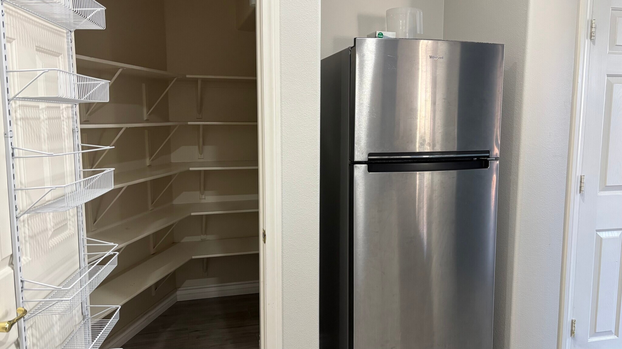 large kitchen pantry - 11057 Piedmont Valley Ave