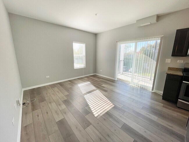 Building Photo - 809 E Main St