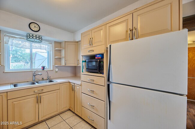 Building Photo - 5410 E University Dr