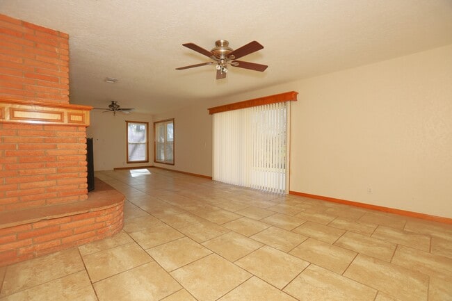 Building Photo - 113 Old Angleton Rd