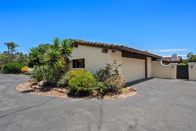 Building Photo - This Beautiful Hacienda Style Home combine...