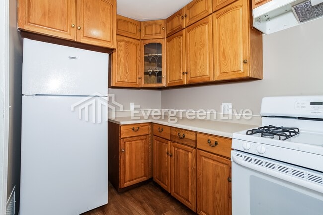 Building Photo - 2264 Rosedale Ave