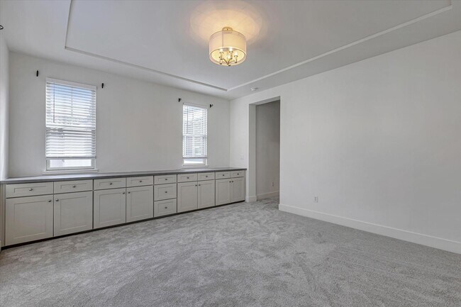 Building Photo - 928 Valencia Ave