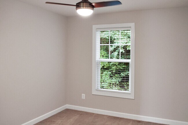 Building Photo - 1616 Kempton Pl