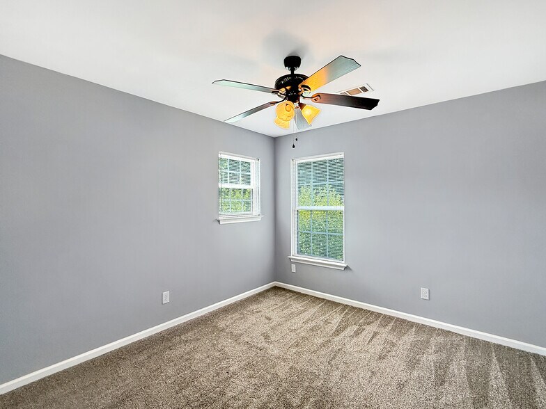 Building Photo - 21 Pine Forest Dr
