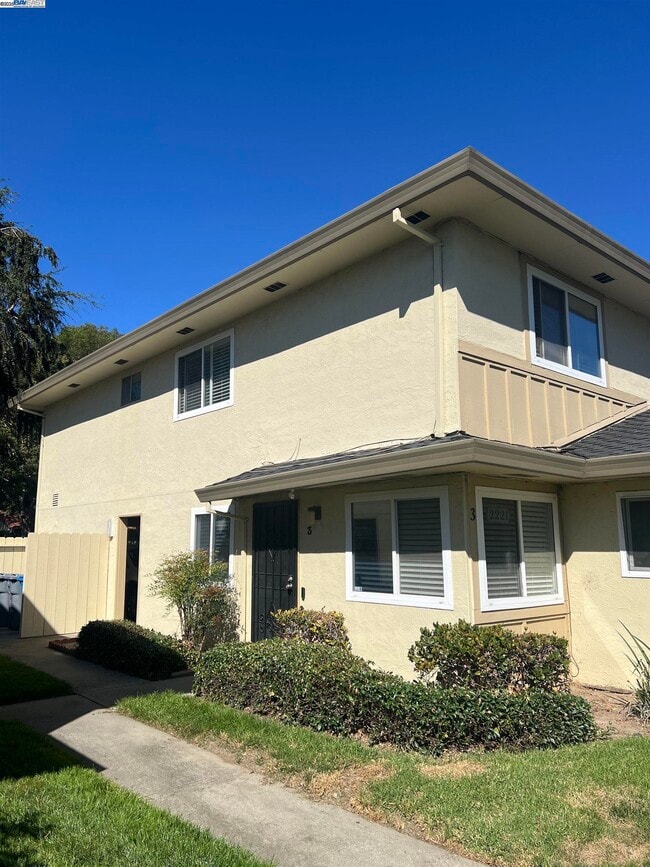 Building Photo - 2221 Partridge Way