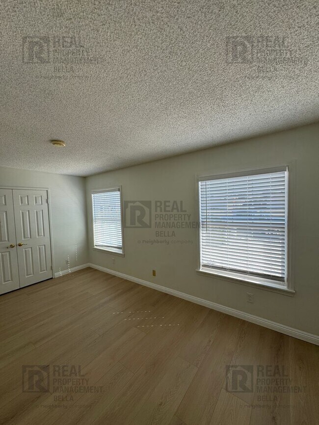 Building Photo - 55+ Community Gem: Open Floor Plan, Large Backyard & Clubhouse Amenities