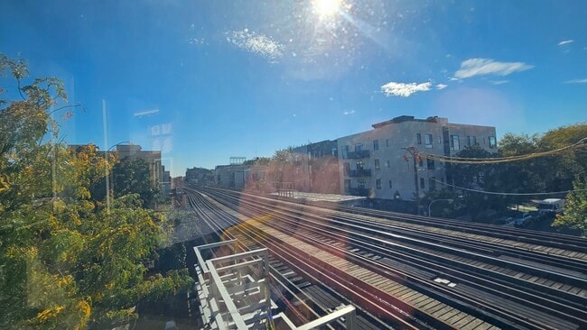 Building Photo - 3800 N Wilton Ave