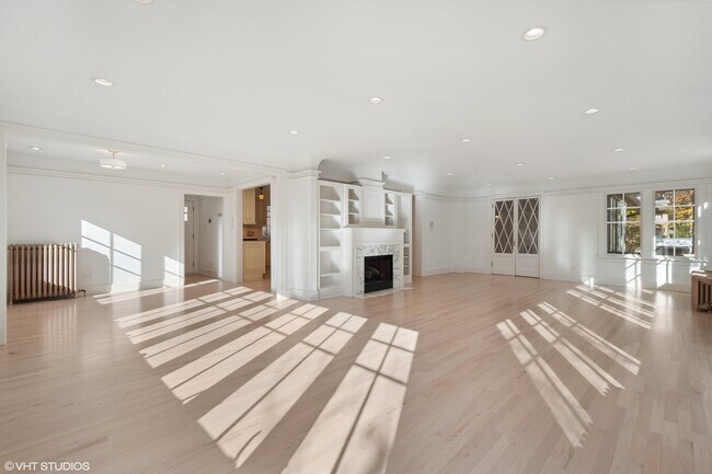 Building Photo - 619 Forest Ave