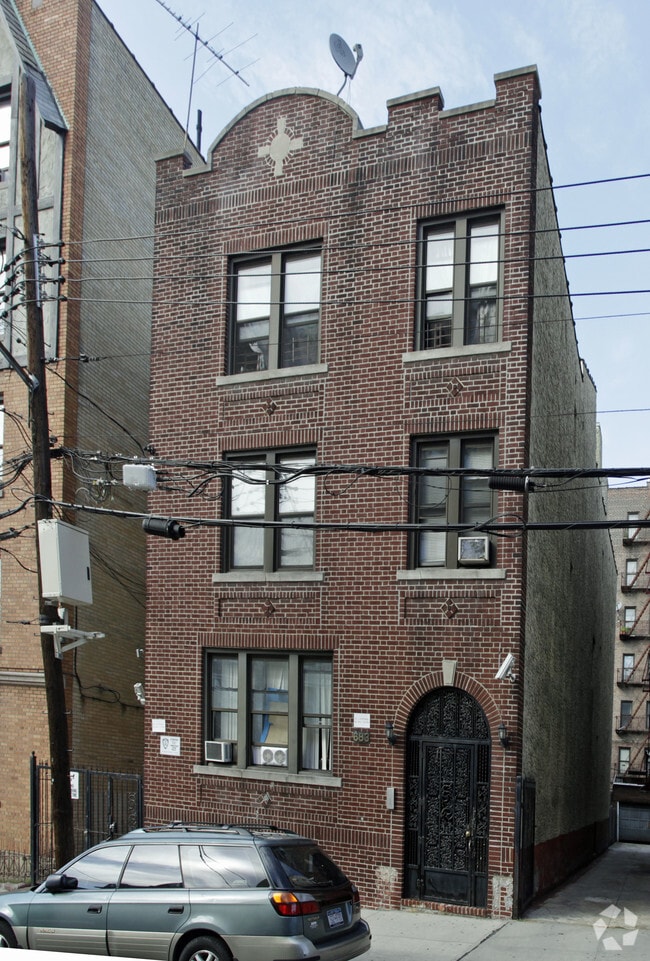 Building Photo - 683 E 234th St