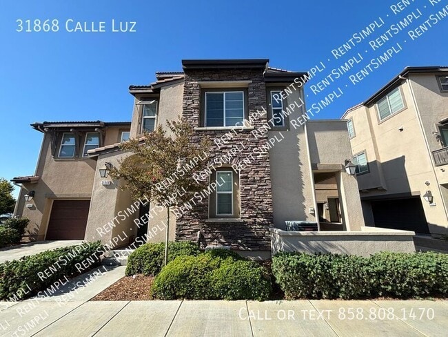 Primary Photo - 31868 Calle Luz