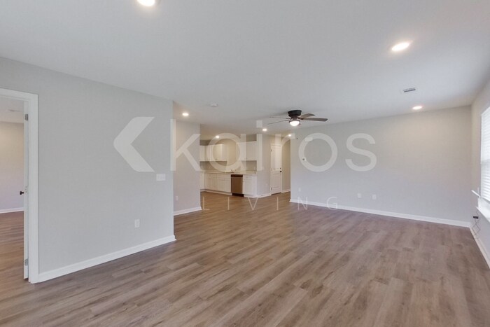 Building Photo - 122 Cottage Grove Rd