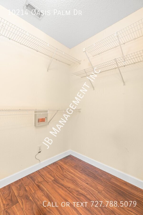 Building Photo - 10214 Oasis Palm Dr