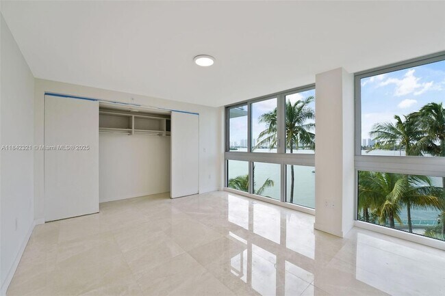Building Photo - 1500 Bay Rd