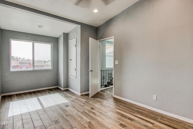 Building Photo - 6001 Morning Glory Cir