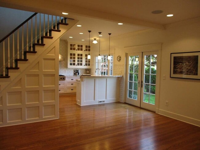 Building Photo - Stunning 4 Bedroom Home in North End Tacoma