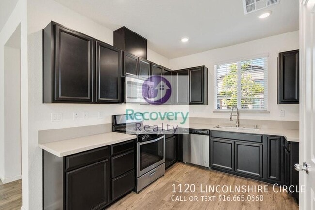 Building Photo - 1120 Lincolnshire Cir