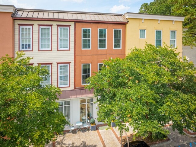 Building Photo - Fully Furnished 2BR Condo with Designer Touches in Shelmore Village