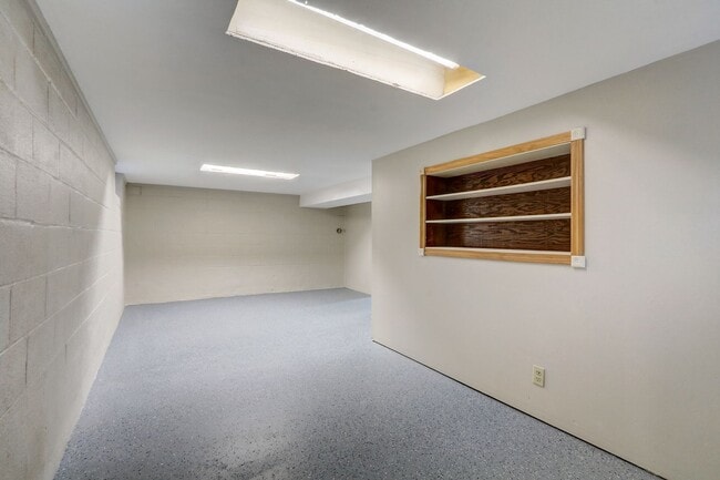 Building Photo - Charming 2BR/2BA Single Family Home!