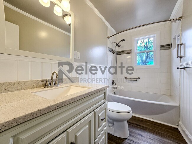 Building Photo - 3206 Belmont Ave