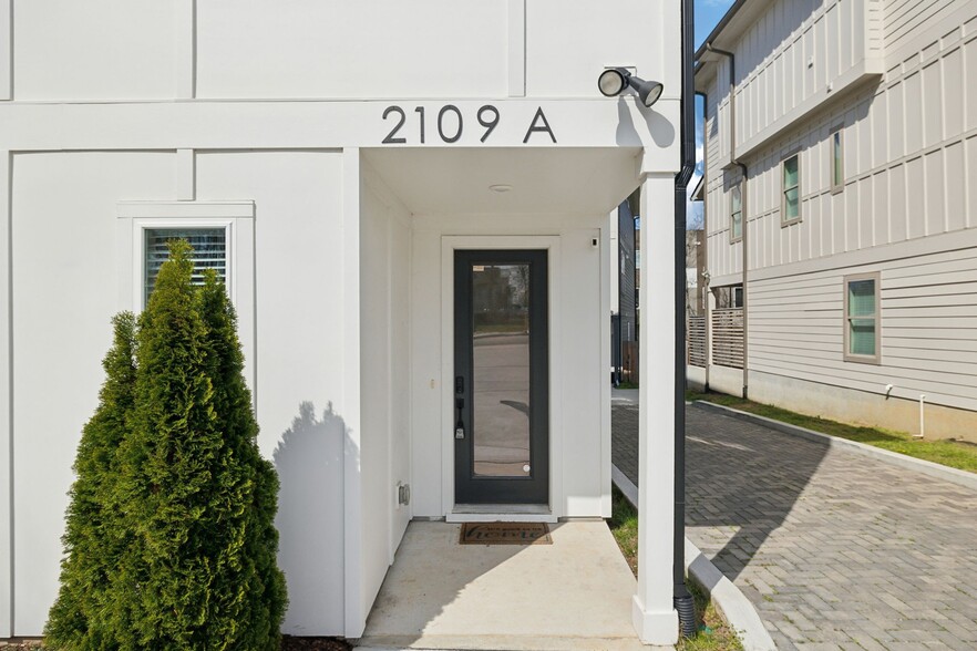 Building Photo - 2109 23rd Ave N
