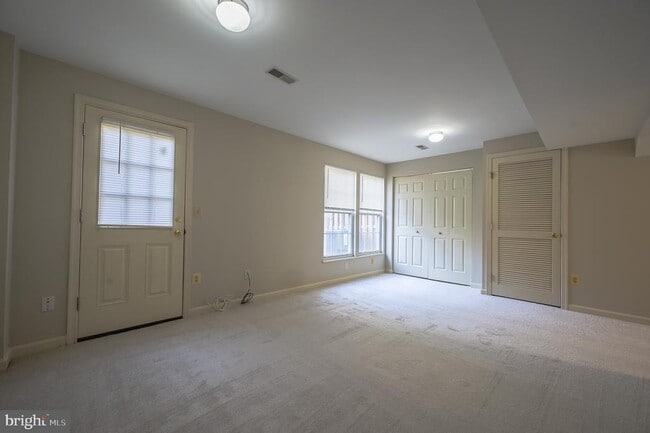 Building Photo - 9158 Pristine Ct